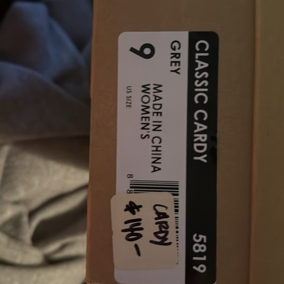 UGG Classic Cardy boot size 9. Color Grey - Picture 5 of 5